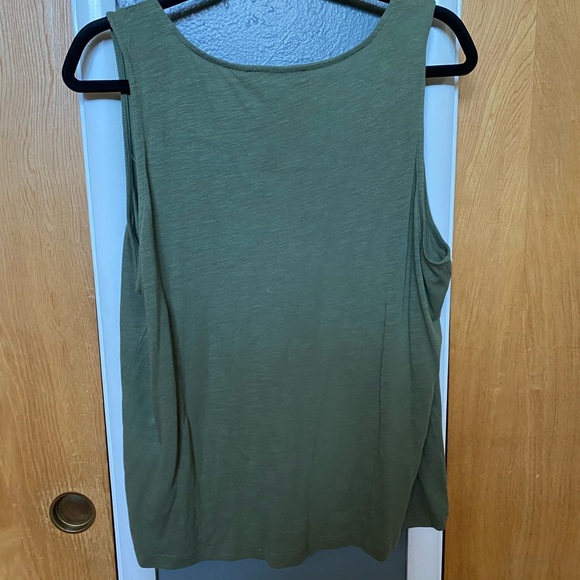 Green button down tank - Picture 3 of 6